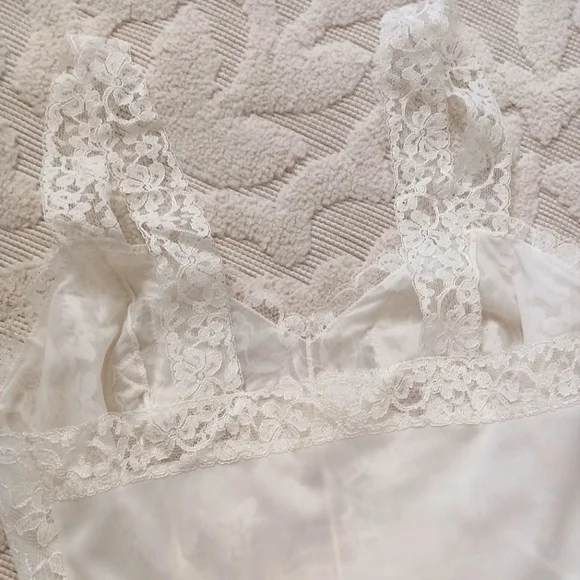 GORGEOUS, UNWORN VINTAGE BRIDAL "MUNSINGWEAR" LACE SLIP! SZ 32. - Picture 11 of 16